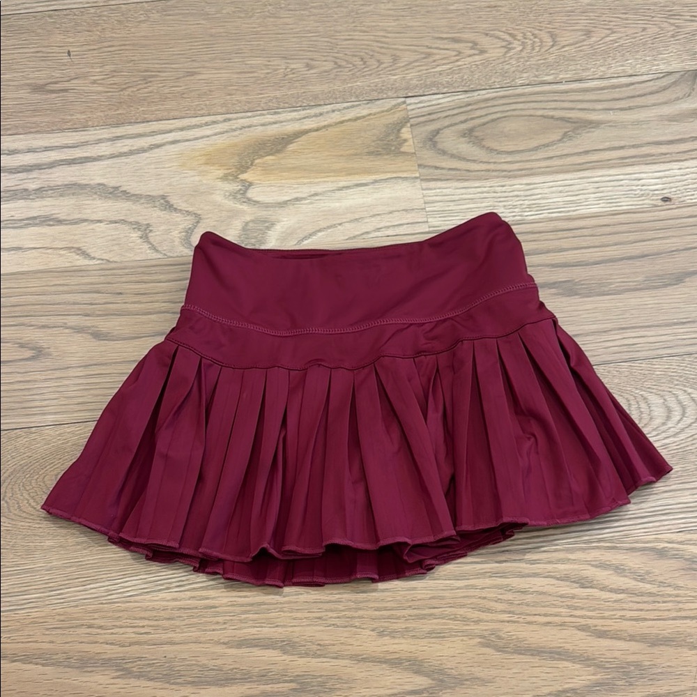 Red burgundy Goldhinge Pleated Tennis Skirt